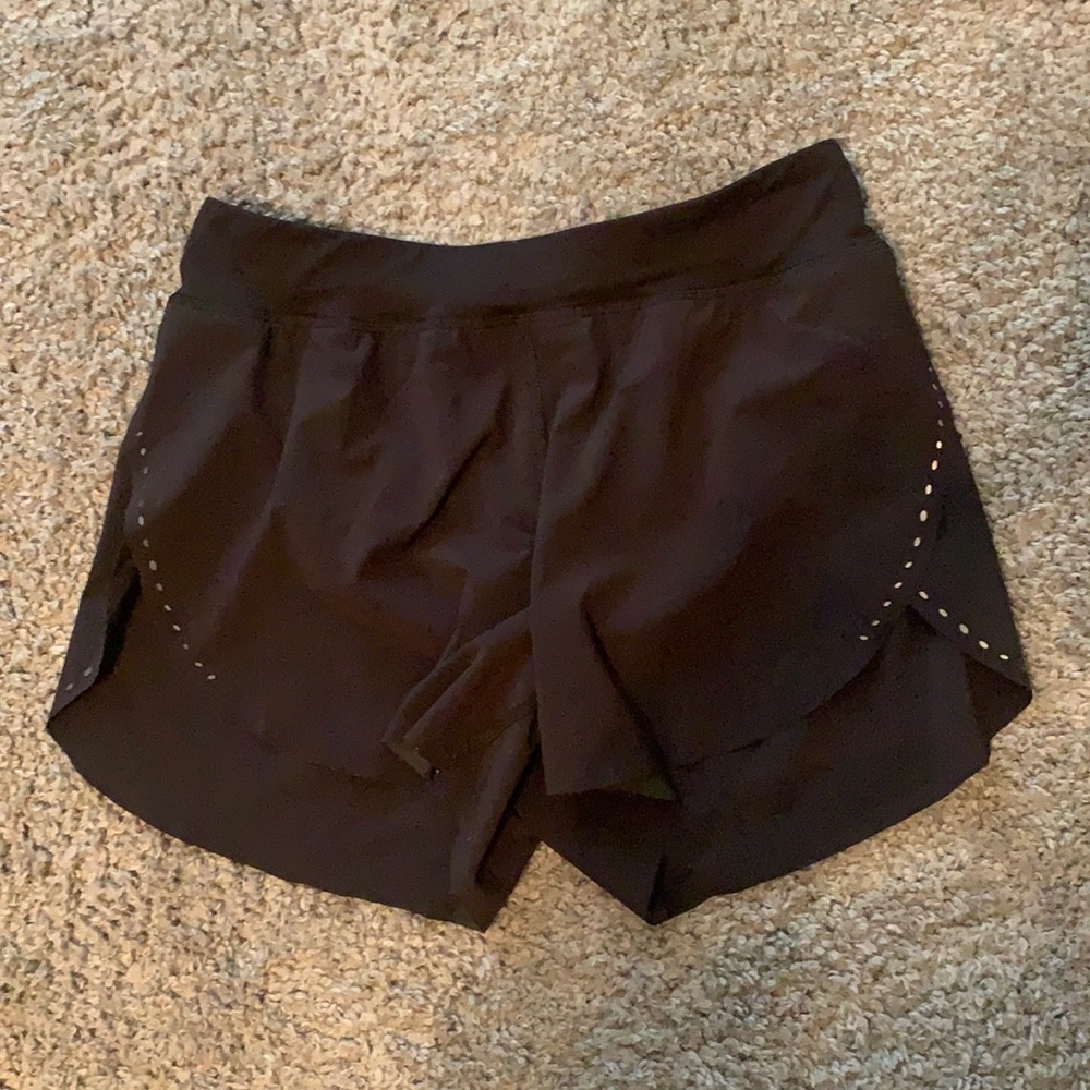 Lululemon Find your pace short- size 6